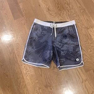 Vuori Cruise Boardshorts size 30